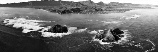 8"x24"- MINI-PANO OF B/W OUTSIDE LANIKAI